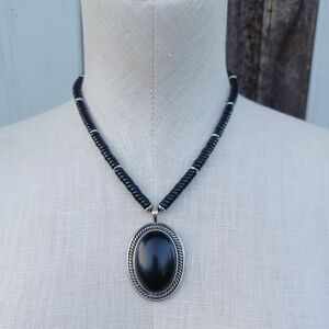 VTG Chaps R.L Black Beaded Silver Tone Oval Pendal Statement Necklace.